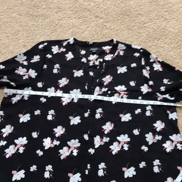 Simply Emma 2X black floral front button blouse. - Picture 7 of 8